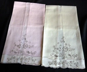 Unused VTG 1950s Linen Hand Embroidered Madeira GUEST TOWELS Hand Tea Set of 2 - Picture 1 of 4