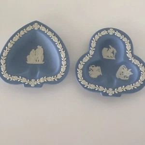 Wedgwood Jasperware White On Blue Spade And Club Ashtrays Lot Of 2 Vintage - Picture 1 of 5