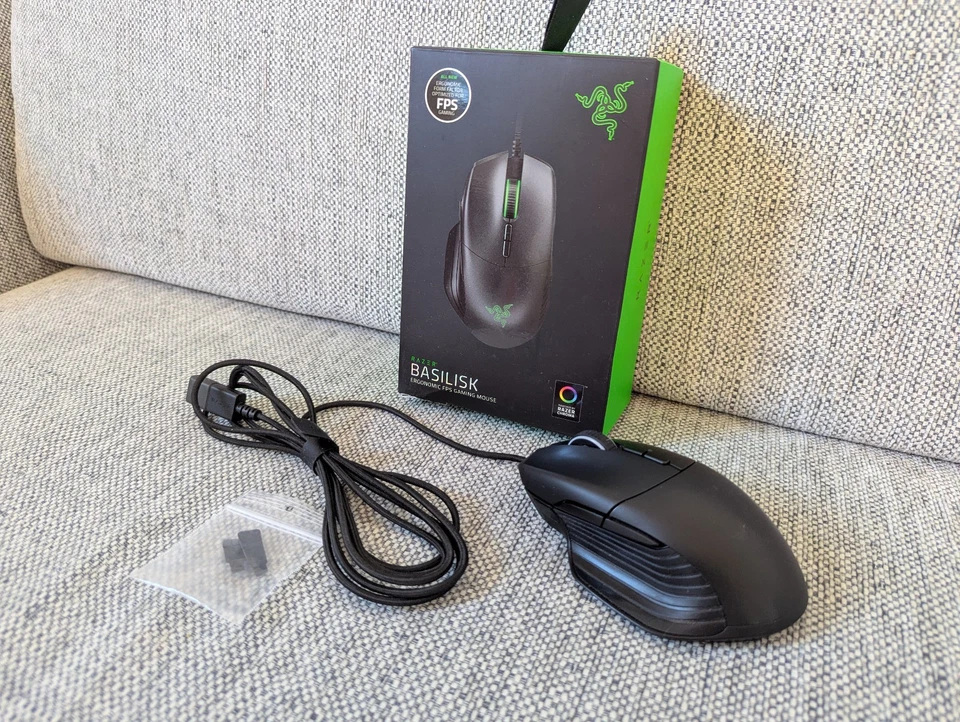 Razer Basilisk Ergonomic FPS Gaming Mouse Computermaus Schwarz mit Razer Chroma - Bild 1 von 4