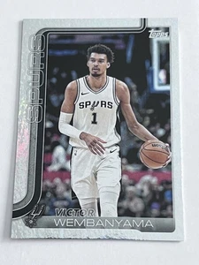 2025-26 Topps Basketball Victor Wembanyama 195 Holo Foil Sparkle Flagship Spurs - Bild 1 von 3