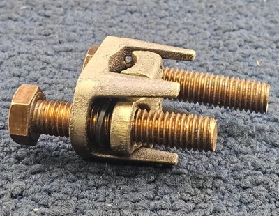 Burndy KVS34 Copper Split Bolt Connector Run 400-500 MCM, Tap 10 AWG-500 MCM - Image 1 of 4