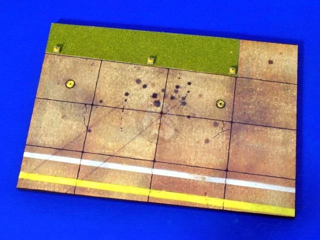 Verlinden 1/72 Aircraft Display Base [Resin + Printed Tarmac Grass Diorama] 2490 - Image 1 of 1