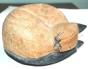 Geschnitzte Holz schlafende Katze Katze zusammengerollt 3,5" x 6" x 6" - Bild 1 von 6
