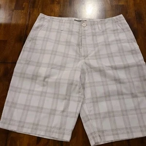 Quicksilver Chino Mens Shorts Size 32 White Flat Front Plaid Utility Pocket - Picture 1 of 8