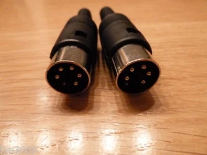 Confezione da 2 connettori audio standard spina 5 pin 240 (721) - Foto 1 di 1
