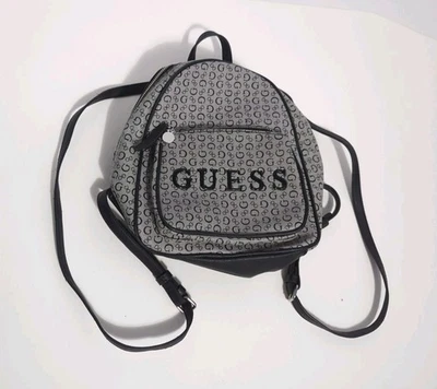 GUESS Mujer Mochila Bolso Gris Negro Logo Estampado Monograma Pequeño/Mediano Foto 1 de 4