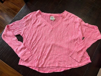 Suéter tejido ligero rosa Victoria's Secret recortado elástico ropa exterior grande Foto 1 de 4