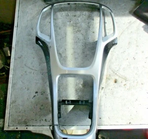 VAUXHALL ASTRA J MK6 ARMATURENBRETT ARMATURENBRETT MITTELKONSOLE ABDECKUNG VERKLEIDUNG SCHWARZ & GRAU - Bild 1 von 3