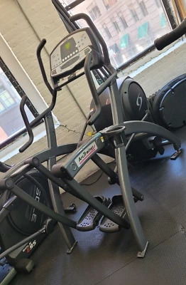 Cybex 600A Arc Trainer parte inferior do corpo - (usado) Boutique academia particular - NYC-PICK-UP - Imagem 1 de 2