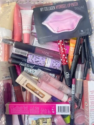 Lip Gloss Scoops - Lucky Lip Gloss Scoops, Mystery Small Lip Gloss Scoops, New ! - Image 1 of 3