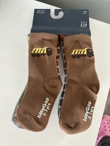 Calcetines Baby Gap Crew 7 pares sólidos con vehículos de construcción, rayas 2-3 años nuevos con etiquetas - Imagen 1 de 5