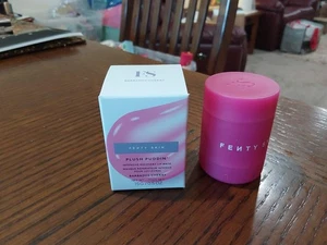 Máscara labial de recuperación intensiva FENTY BEAUTY/SKIN Plush Puddin’ BARBADOS CHERRY ¡NUEVA EN CAJA! - Imagen 1 de 2