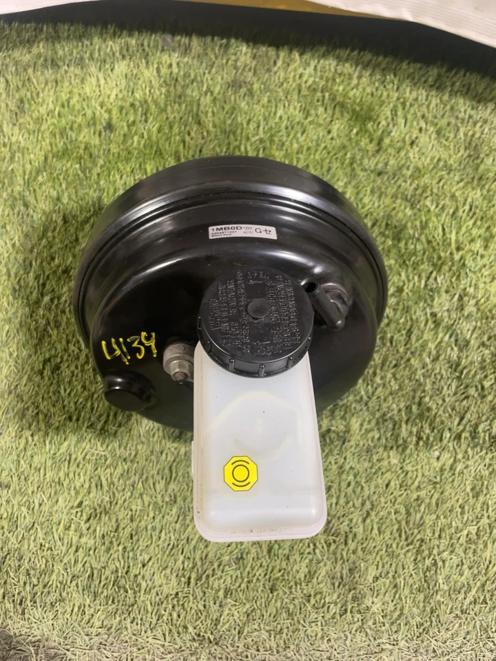 ✅ Cilindro maestro Infiniti Q70 2019 3,7 L OEM Foto 1 de 4