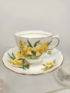 Vtg Royal Vale Yellow Daffodil Teacup and Saucer L-10 - Picture 1 of 6