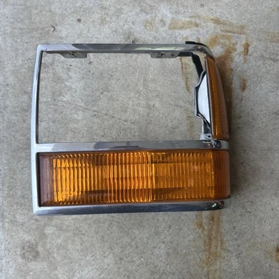 Ford Ranger Bronco II 1989-1992 OEM LUZ DE CABEZA IZQUIERDA BISEL MOLDURA CON LÁMPARA DE SEÑALIZACIÓN GIRATORIA Foto 1 de 4