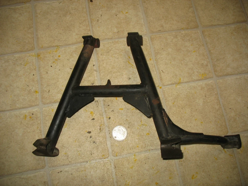 81 SUZUKI GS1000 GS 1000 CENTER MAIN STAND Foto 1 de 4