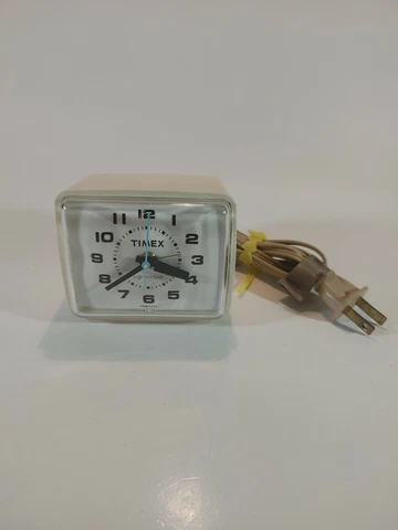 Timex USA Alarm Clock #7372-3A Vintage Small 3" Bedroom White Plastic  Working Cover