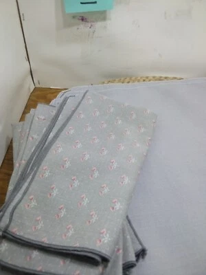 6 manteles individuales de lino y 6 de lino gris con tulipanes rosas Foto 1 de 4