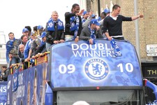 CHELSEA PREMIER LEAGUE 2009-2010 CHAMPIONS 21 (FOOTBALL) PHOTOS-KEYRINGS-MUGS