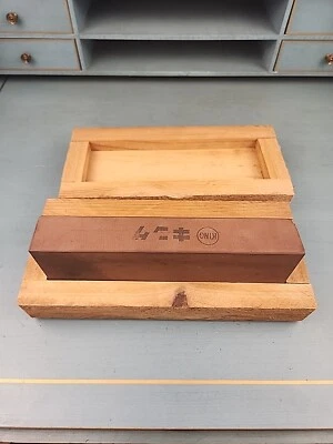 King Whetstone grano medio 7-7/8 x 2-9/16 x 1-1/4 en caja de madera Foto 1 de 4