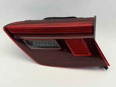 Задний внутренний светодиодный фонарь для правостороннего пассажира 2017-2021 Volkswagen Tiguan от оригинального производителя R - Изображение 1 из 4