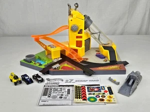 Hot Wheels, Atomix, #7 Scrap Yard Micro Set, 2002 Edition - Picture 1 of 24