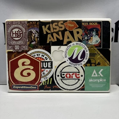 Apple MacBook, no power supply. UNTESTED. Parts?? - Image 1 of 4