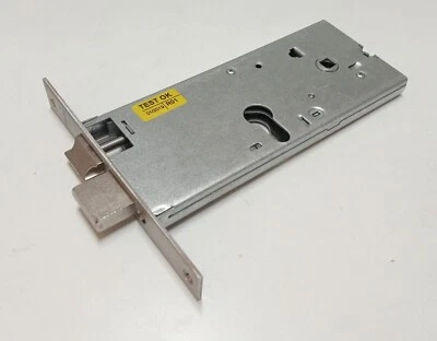 SERRATURA DA INFILARE SCROCCO E CATENACCIO C/SAGOMATO E. 90 FRONTALE 22 MM. YALE - Immagine 1 di 4