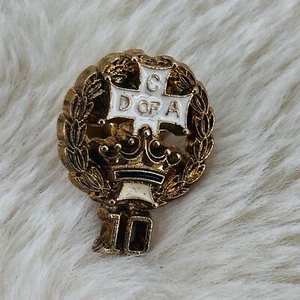 Vtg Catholic Daughters of America 10 Year Service Award Member Lapel Pin - Picture 1 of 3