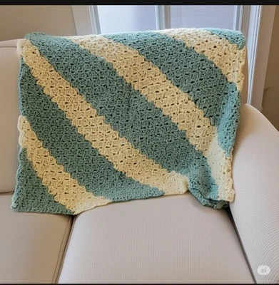 Manta afgana vintage hecha a mano de ganchillo rectangular verde menta y amarillo.  Foto 1 de 2