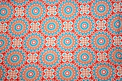 MARRAKECH EN NARANJA, ROJO Y AZUL DE PATRICK LOSE - TELA 100% ALGODÓN Foto 1 de 4