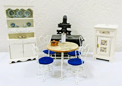 Delora Hutch, Icebox, Mesa y Sillas Shackman, Estufa Miniatura JW Bonnie Glo Foto 1 de 4