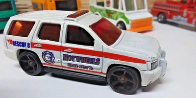 Chevy Tahoe 108/190 2009 HW City Works '07 Hot Wheels blanco Foto 1 de 4