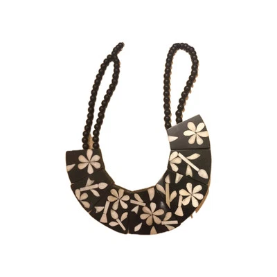 Precioso collar de hueso.Comprado en una tienda de antigüedades en Gales hace años Foto 1 de 2