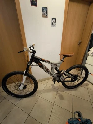Specialized Downhill Mountain Bike Im Super Zustand - Bild 1 von 2