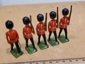 Braccio inclinato da marcia guardie Coldstream primi '900 pressofuso Britains X5 - Foto 1 di 11