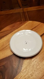 Plato de ensalada/postre de estudio platino de GIBSON DESIGNS - Imagen 1 de 8