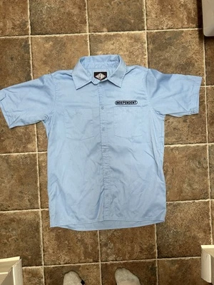 Camiseta abotonada de patinaje independiente Y2K Foto 1 de 4