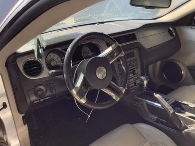 Panel de tablero usado se adapta a: Ford Mustang 2010 grado A Foto 1 de 4