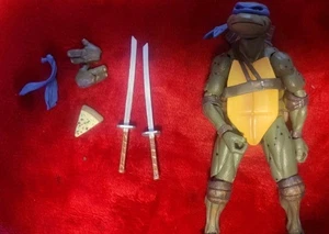 Figura de acción Teenage Mutant Ninja Turtles Leonardo con espadas, manos extra, etc. - Imagen 1 de 3