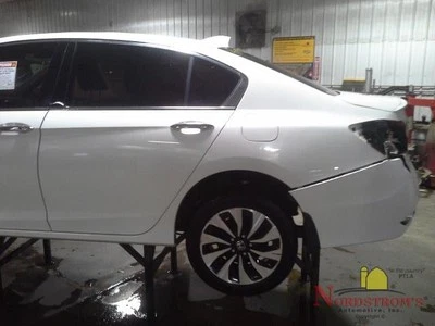 Honda Accord 2017 gasolina llenado combustible tapa puerta cubierta blanca Foto 1 de 4