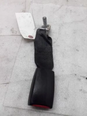 Fivela de cinto de segurança traseira esquerda L/R A/T PRETA 2015 NISSAN VERSA S-352P - Imagem 1 de 4