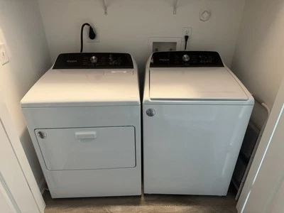 Whirlpool White Washer and Dryer Set, Great Condition. - Image 1 of 4