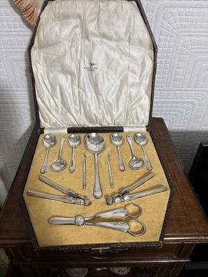 Beautiful Art Deco Walker & Hall Silver plated Dessert Set, Nut Picks, Crackers - Image 1 of 4