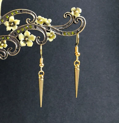 Pequeños pendientes de gota corta colgantes de punta dorada - Retro Punk Rock Chick Foto 1 de 4