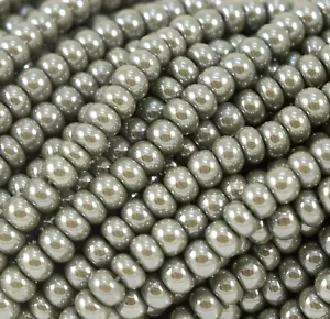 Cuentas de semillas de vidrio checas talla 6/0 ""GRIS BRILLANTE"" hebras - Imagen 1 de 3
