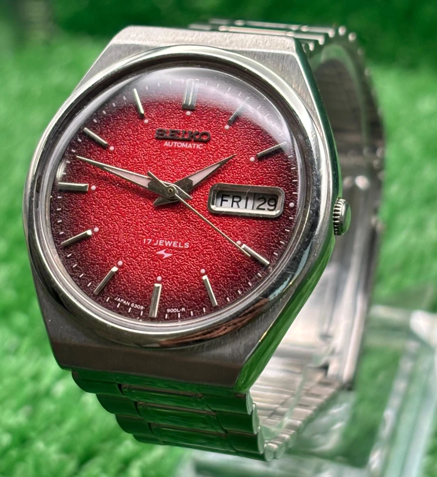 Vintage Seiko 5 Automatic || Red Dial || Men's Vintage Watch || 17 Jewels - Image 1 of 4