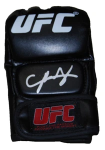 CARLOS PRATES signed (UFC) MMA handsigniert Kampfhandschuh BECKETT BAS BT56273 - Bild 1 von 2