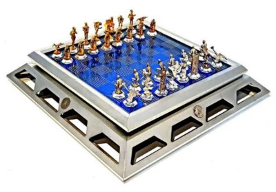 25th Anniversary Star Trek Gold & Silver Chess Set by Franklin Mint - Collectors - Image 1 of 4