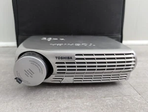 Toshiba TDP-P5 XGA Portable Multimedia Projector, Remote, Cords & Bag READ*** - Picture 1 of 8